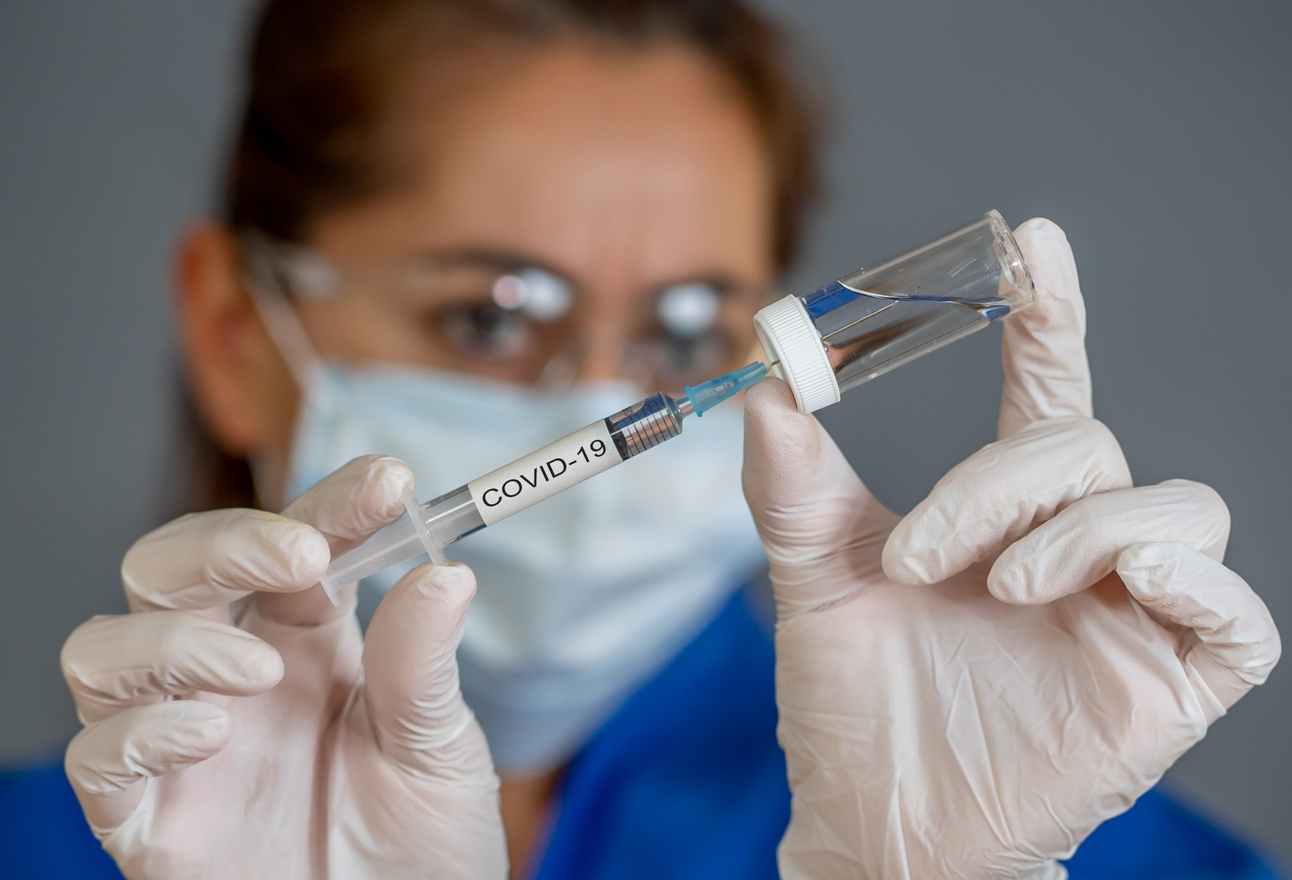 CNCAV: Vaccinurile împotriva SARS-CoV-2 nu sunt recomandate femeilor însărcinate fără consultarea prealabilă a medicului