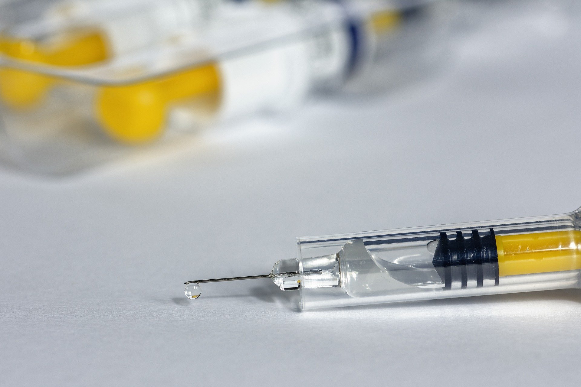 AstraZeneca a informat CE că nu va putea livra numărul de doze de vaccin asumate pentru primul trimestru al anului
