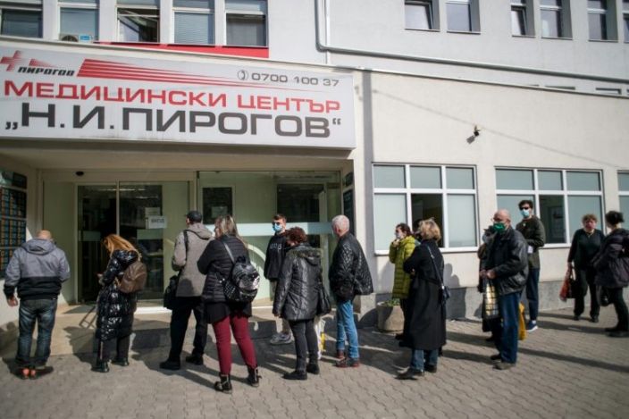 Bulgaria, prima țară din UE care elimină strategia cu grupe prioritare la vaccinarea împotriva COVID-19