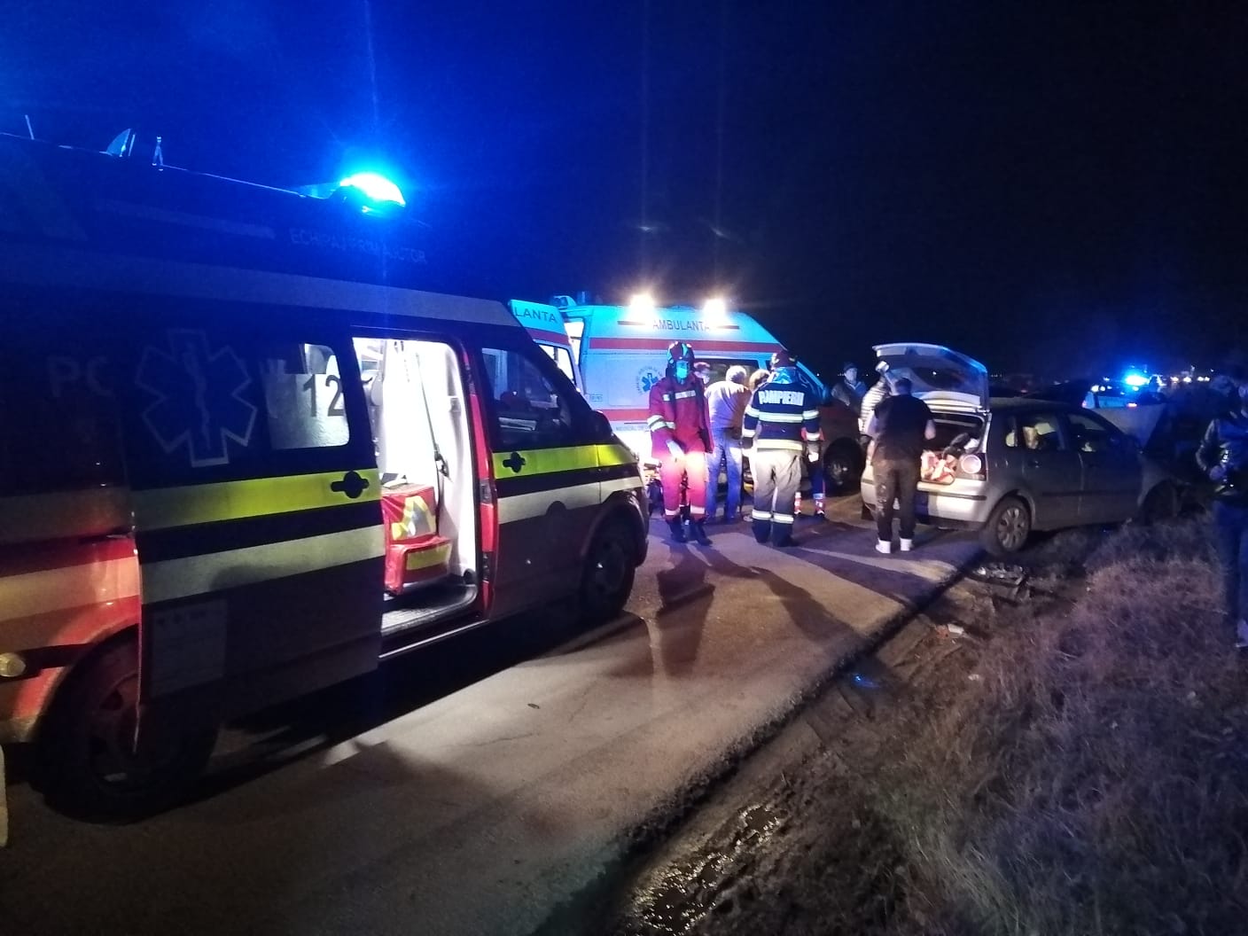Doi copii și trei adulți au ajuns la spital, după un grav accident auto produs în județul Prahova