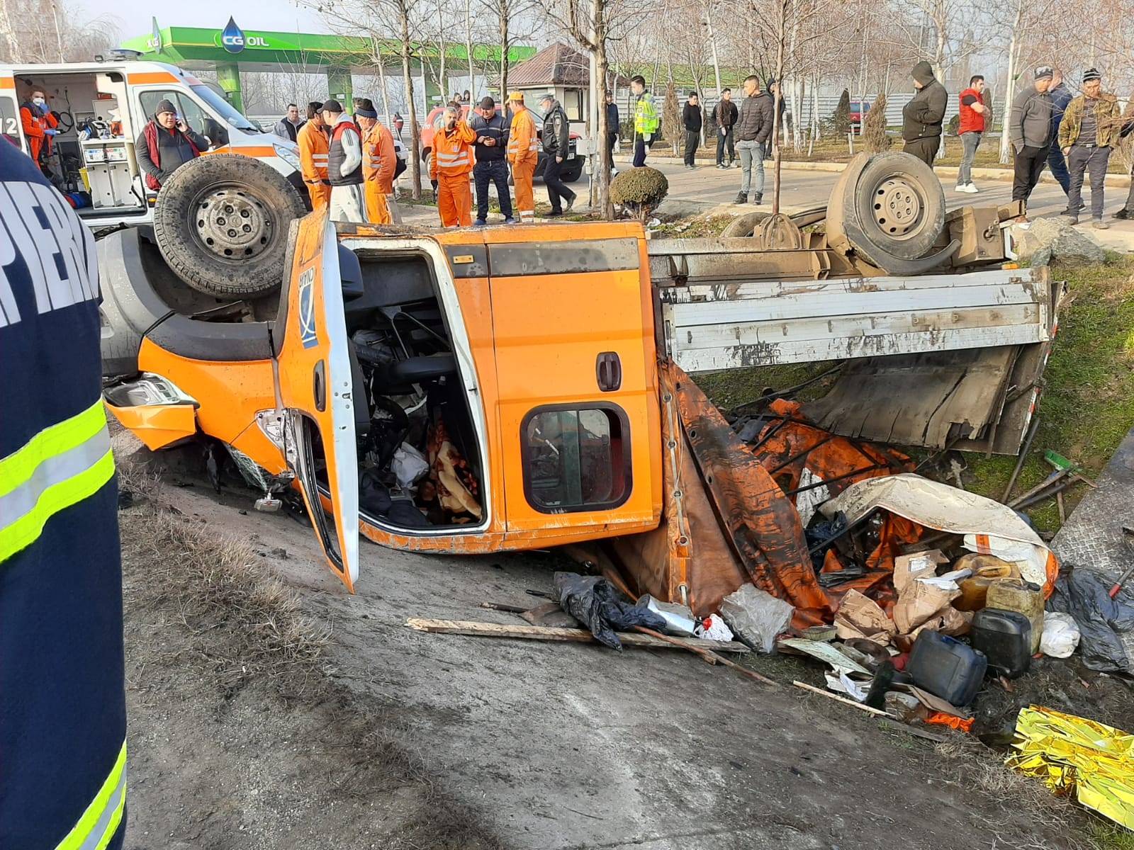 A fost prins șoferul care e bănuit că a provocat accidentul din Giurgiu și apoi a fugit. Manevra sa ucigașă, soldată cu 2 morți și 6 răniți, a fost surprinsă de o cameră de supraveghere (VIDEO)
