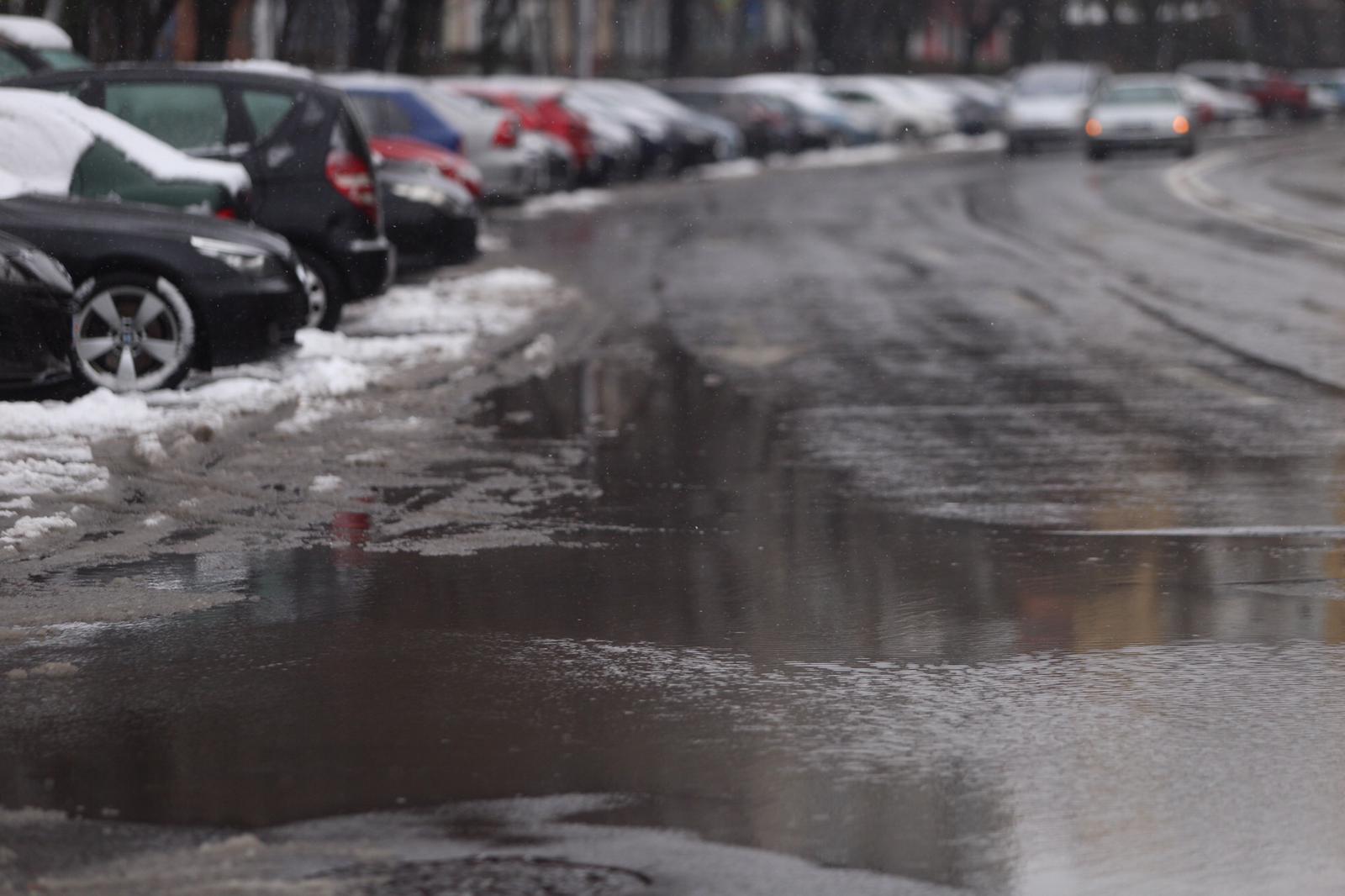 Prognoză specială pentru Capitală: Meteorologii anunță ninsori uşoare şi intensificări ale vântului