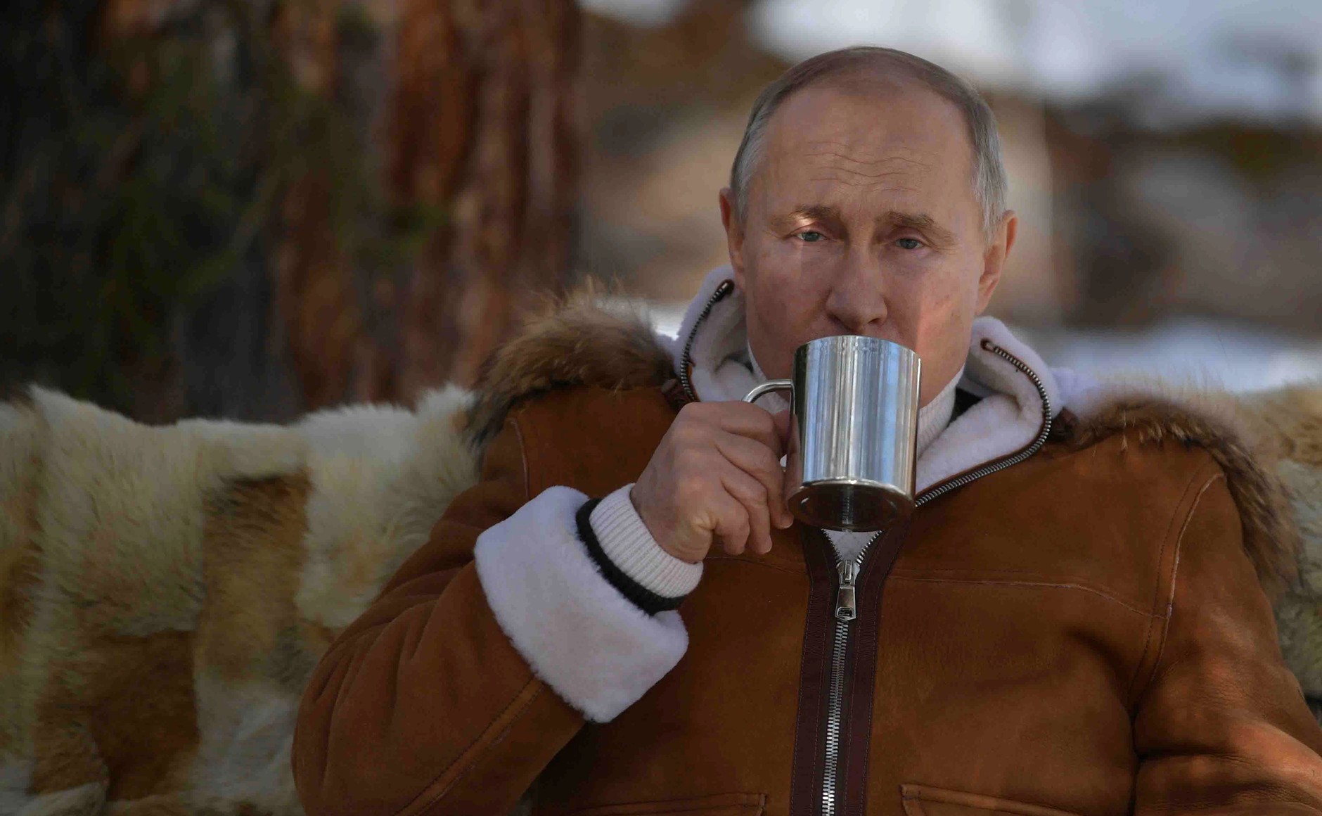 Vladimir Putin, relaxare de weekend în taigaua siberiană, alături de ministrul Apărării al Rusiei (GALERIE FOTO)
