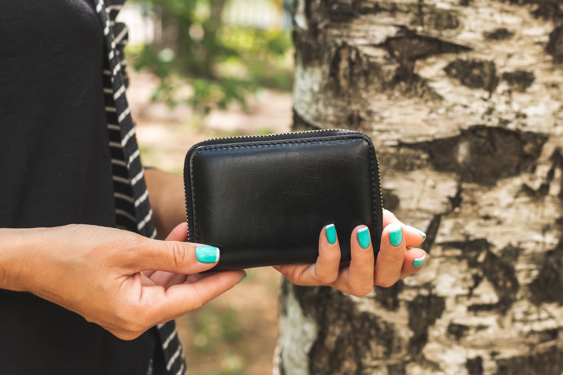 Ghid de fashion: clutch versus portofel