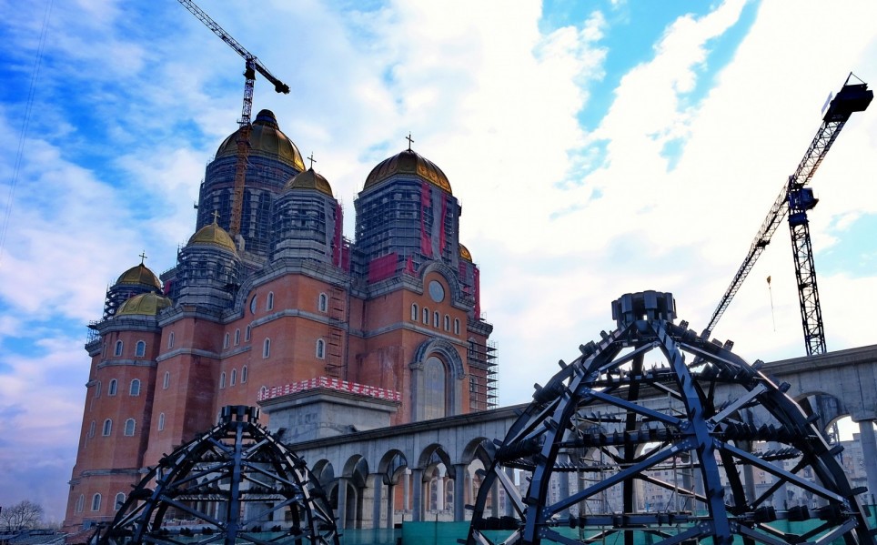 O privire de ansamblu după decizia primăriei Capitalei de a nu aloca vreun ban pentru finisarea Catedralei Mântuirii Neamului