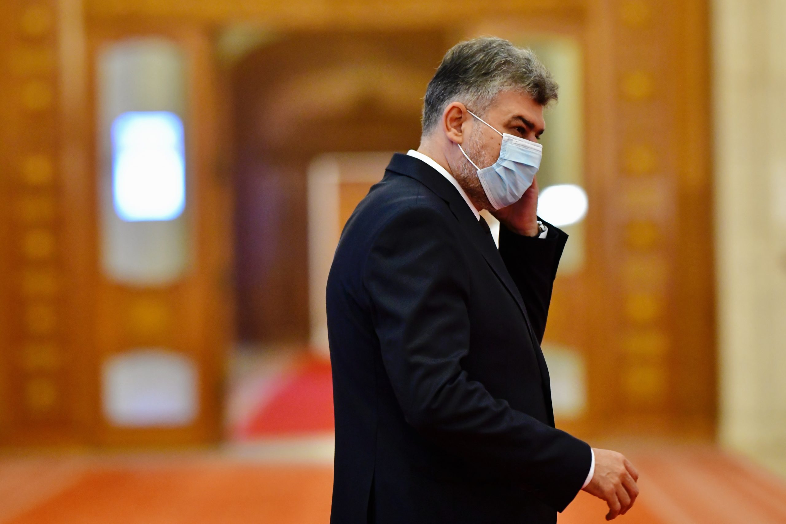 Marcel Ciolacu, replică pentru Cîțu: Tatăl meu avea o vorbă: „După ce că ești prost, mai pui și frână”