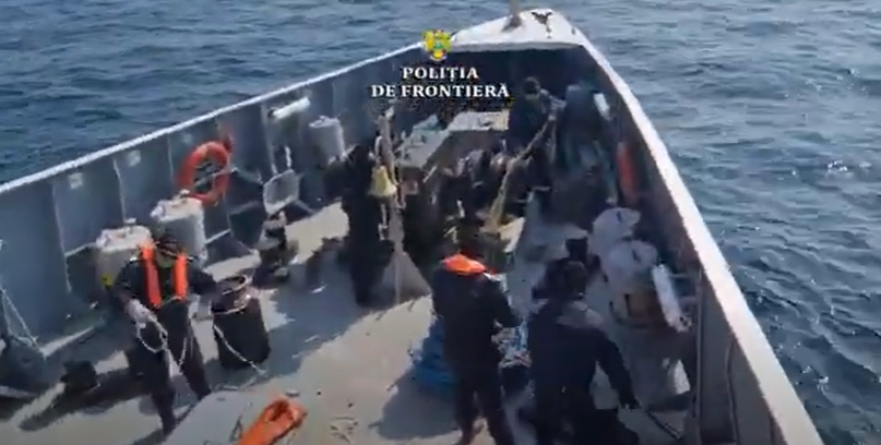 Pază de Coastă a României a tras mai multe focuri de avertizare în zona Marii Negre. O ambarcațiune turcească pescuia ilegal în apele românești