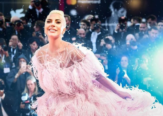 Lady Gaga este noua imagine a mărcii de sampanie, Dom Pérignon 