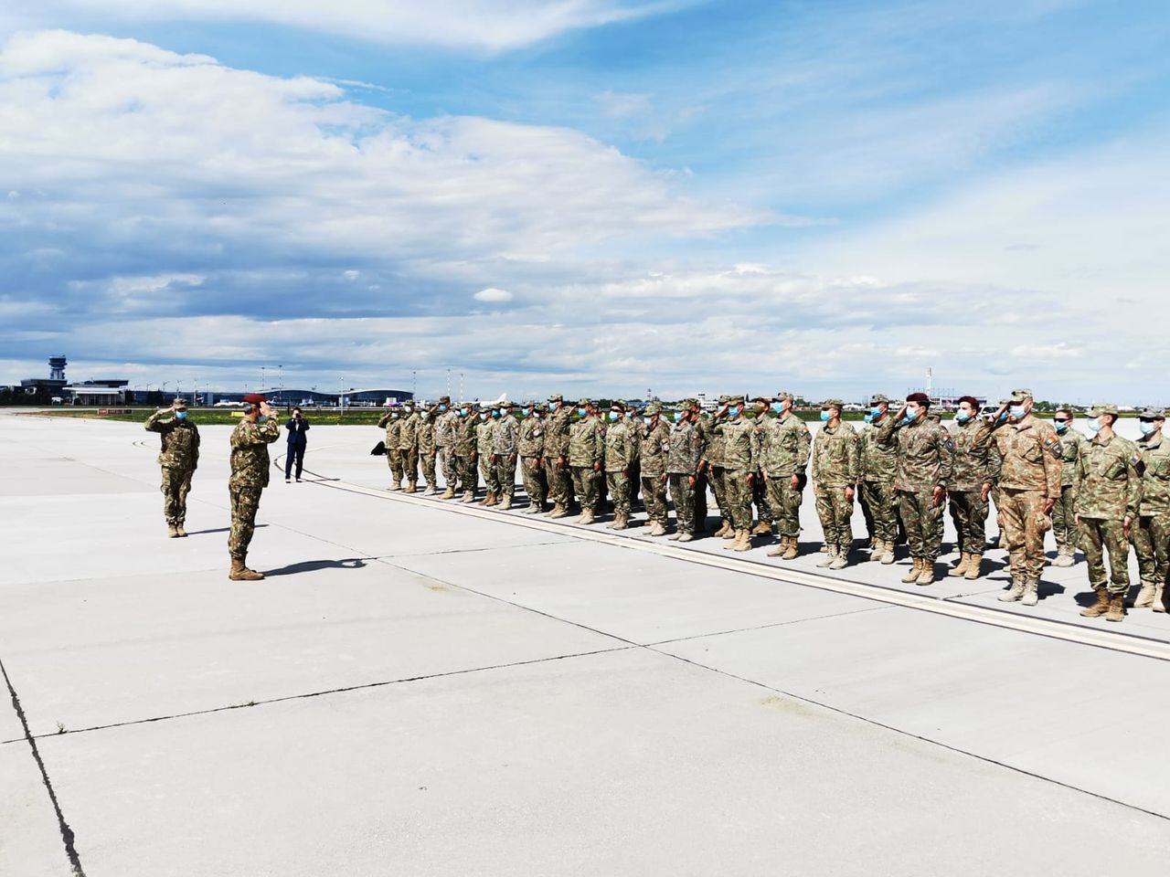 Primii militari români au revenit din Afganistan. Când ar urma să se încheie procedurile de repatriere