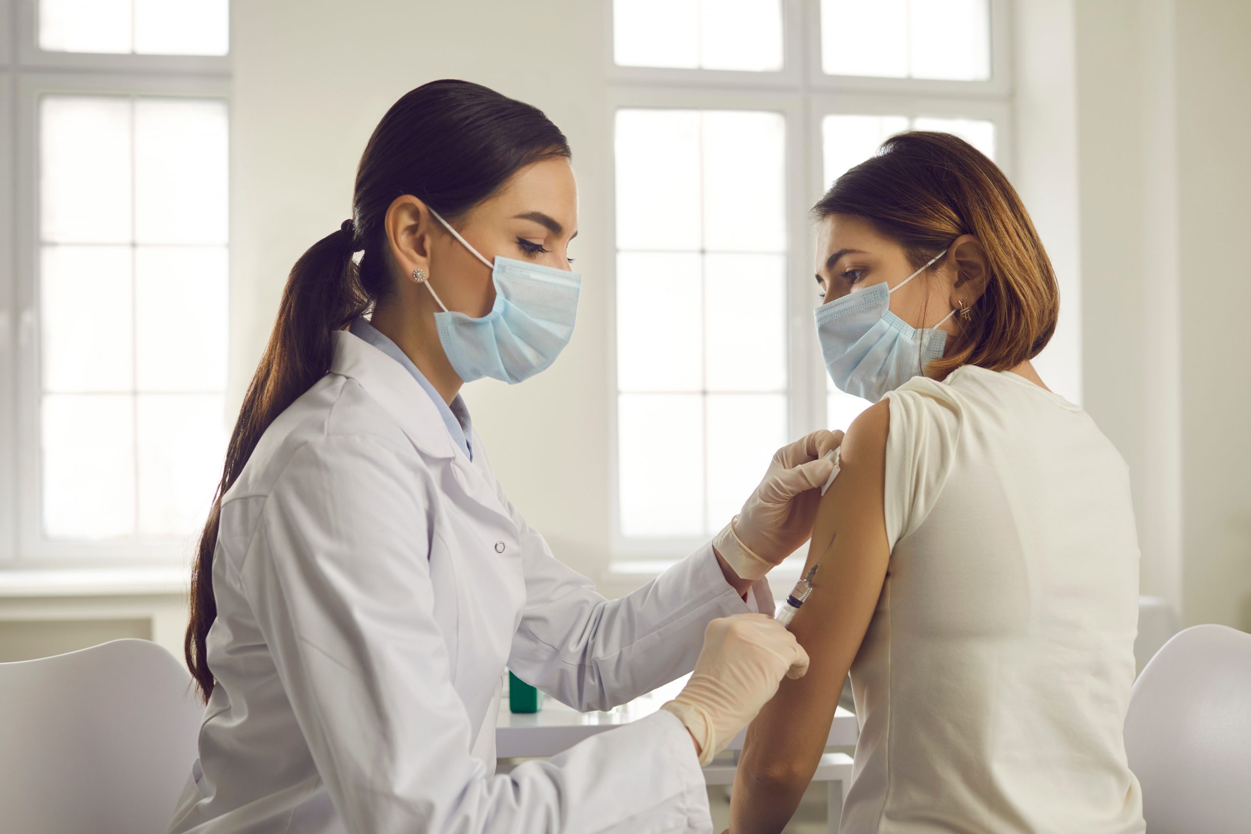 Campania de vaccinare anti-COVID-19. Aproape 100.000 de persoane imunizate în ultimele 24 de ore