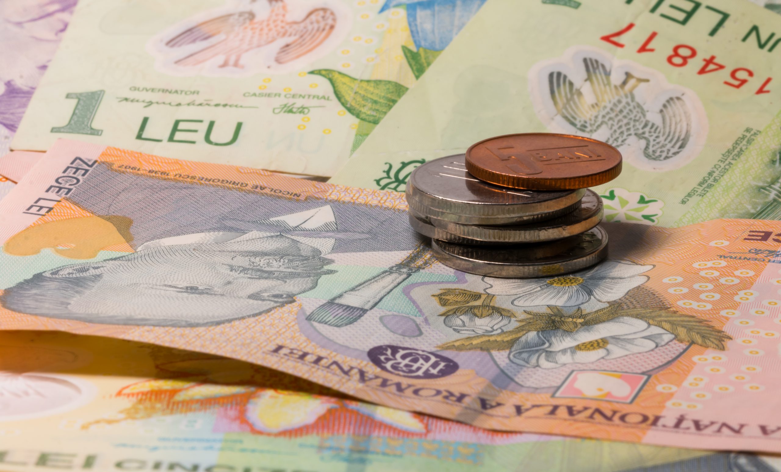 300 de euro de la stat, 150 de euro de la Pilon II, plus cât și-a mai pus el deoparte