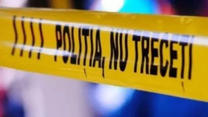 Două adolescente, aflate în evidența serviciului de asistență socială, s-au aruncat împreună de la etajul 13 al unui bloc. Fetele au lăsat bilete de adio
