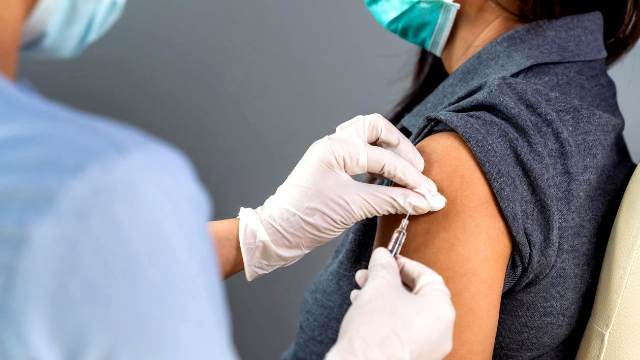Vaccinul Pfizer generează de 10 ori mai mulți anticorpi decât cel chinezesc al Sinovac
