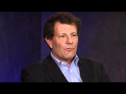 Nicholas Kristof, un jurnalist din SUA, cu origini românești, ar putea candida pentru un post de Guvernator