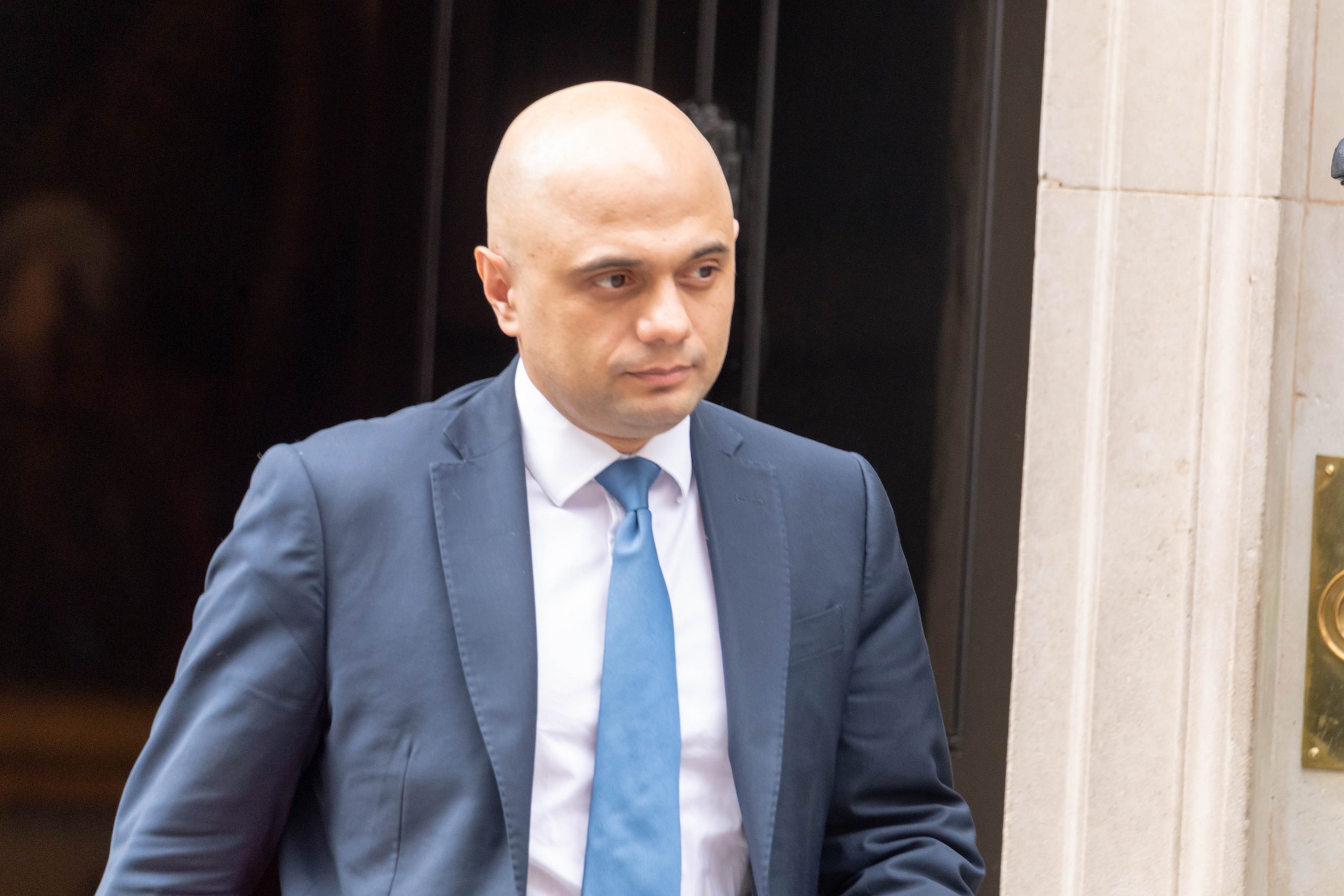 Ministrul britanic al Sănătății, criticat după ce a sfătuit populația să nu se mai ferească de coronavirus