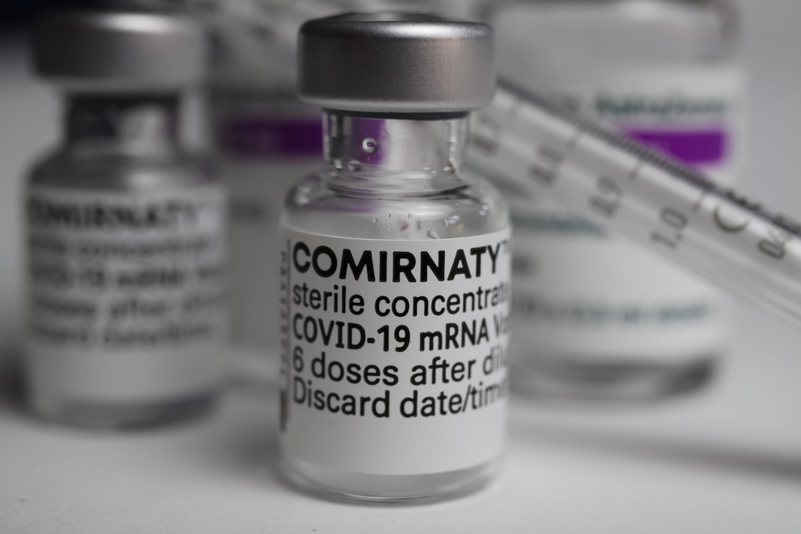 Vaccinul Pfizer oferă o protecție de doar 39% în fața variantei Delta, dar previne formele severe și spitalizarea