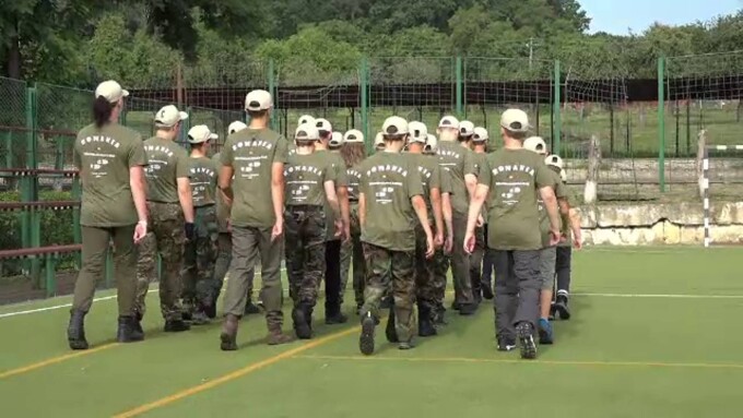 Elevi înrolați în armată, timp de o săptămână, în timpul vacanței de vară