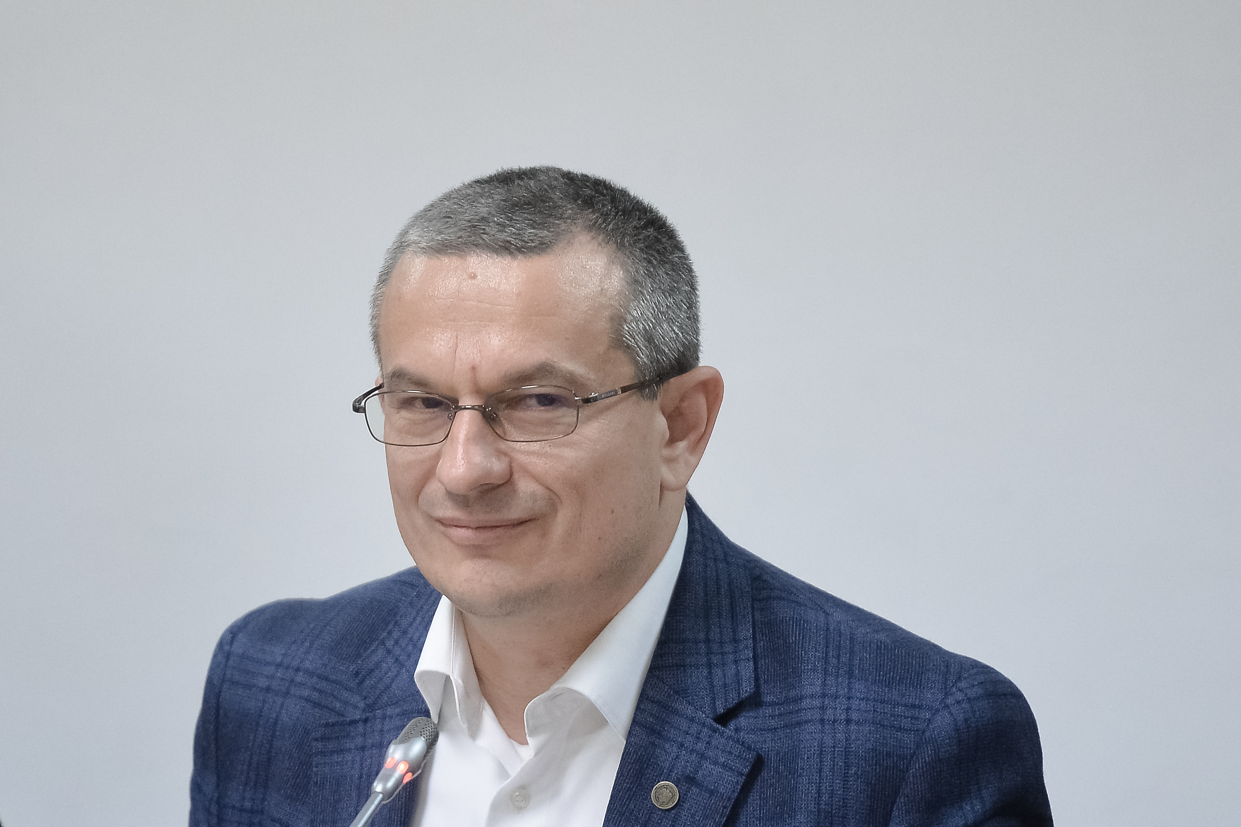 Nu există cadru legal pentru introducerea certificatului verde. Adoptarea ordonanței de urgență ar putea să ridice semne de neconstituționalitate