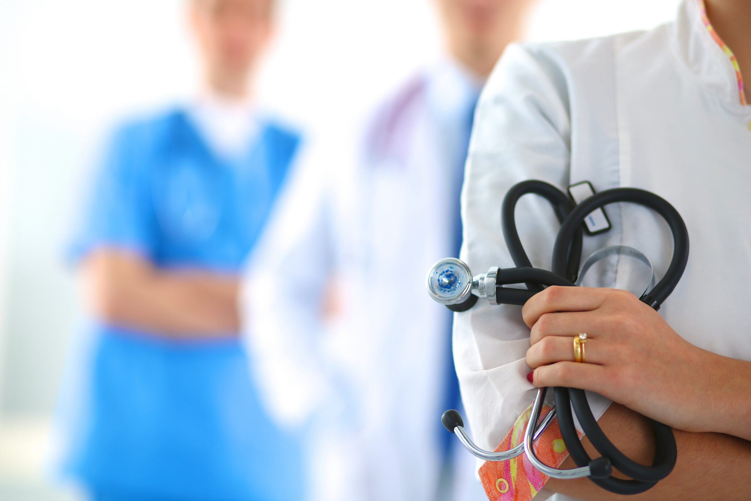 Medicul de familie care ar fi eliberat adeverinţe false de vaccinare, sub control judiciar
