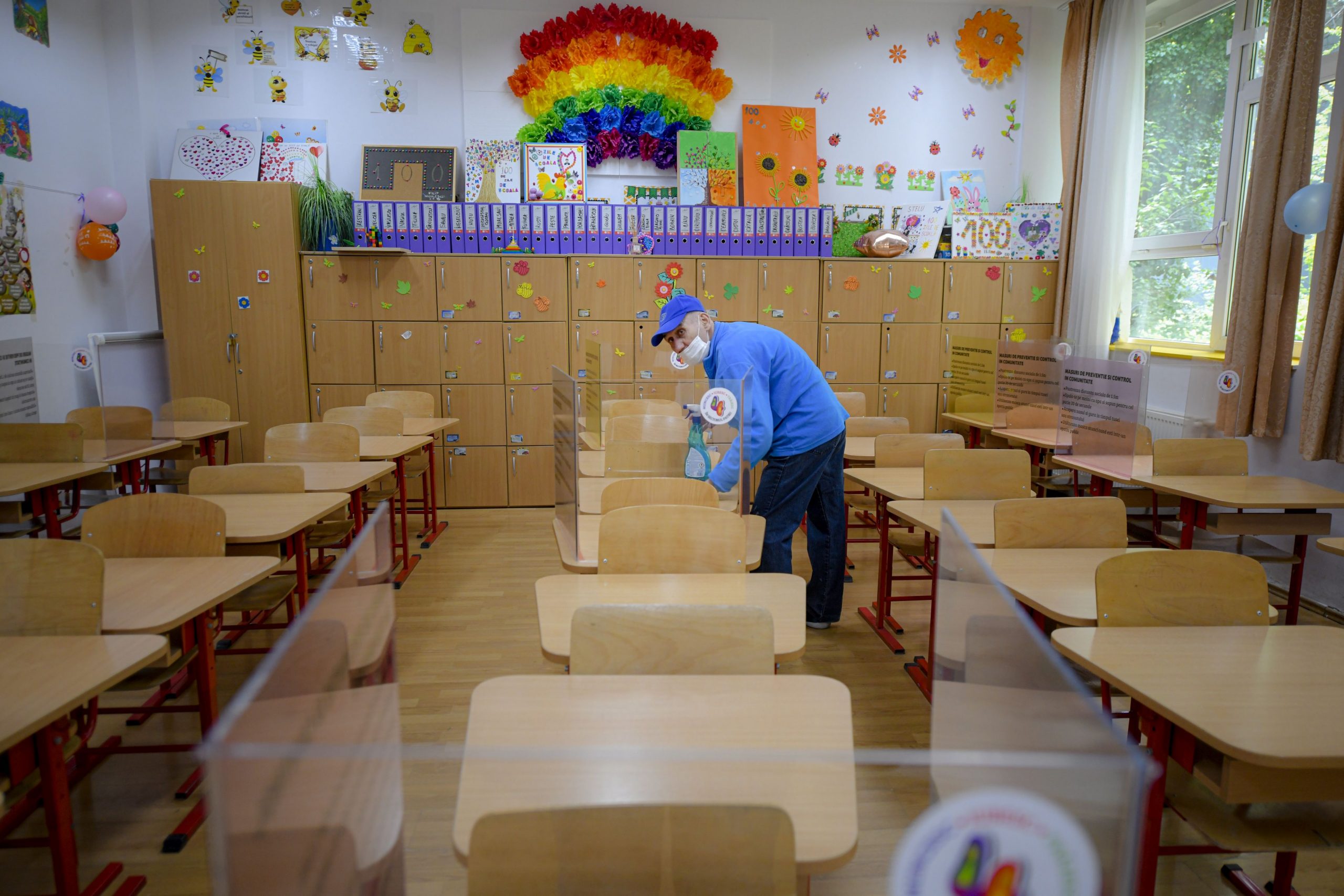 Care sunt scenariile decise de CMBSU în care școlile funcționează în anul școlar 2021-2022. 8 unităţi de învăţământ vor avea cursuri exclusiv online