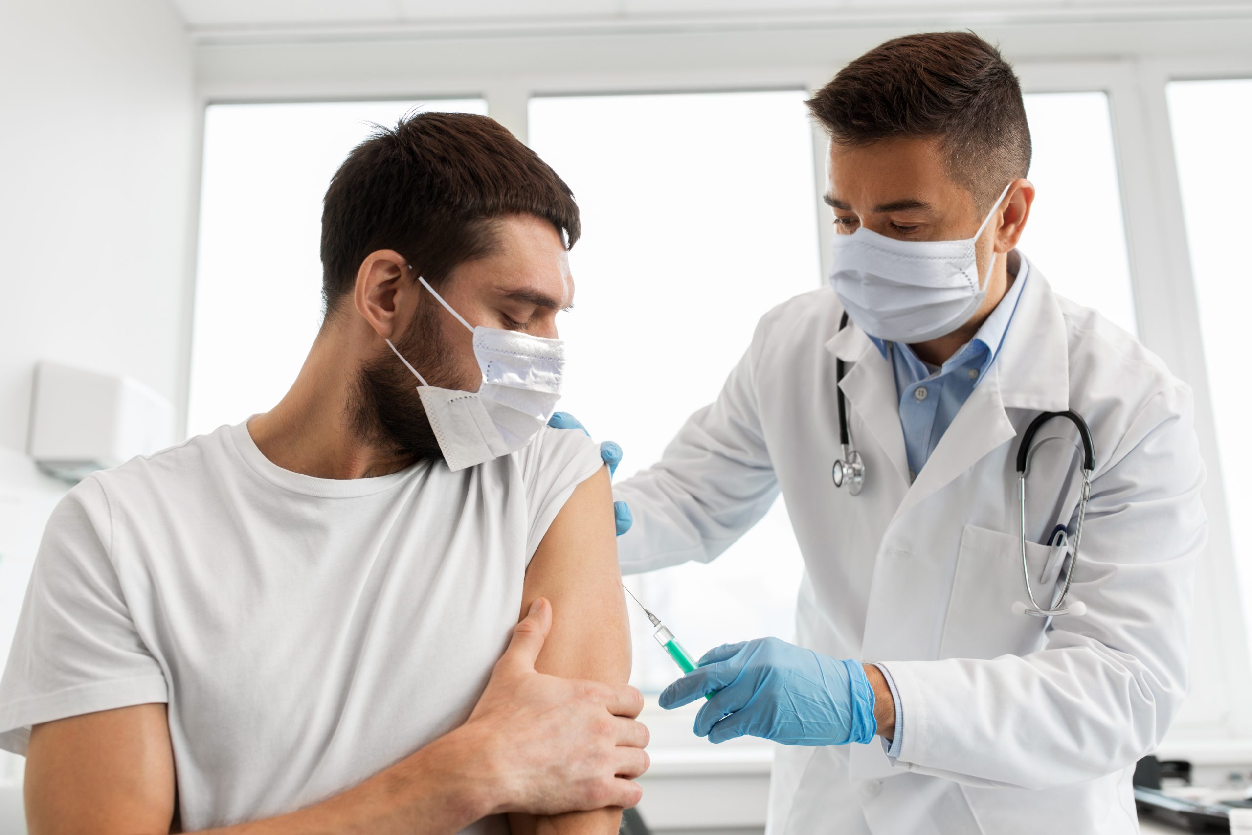Puțin peste 11.000 de persoane s-au vaccinat anti-Covid în România, în ultimele 24 de ore, interval în care au fost înregistrate opt efecte adverse