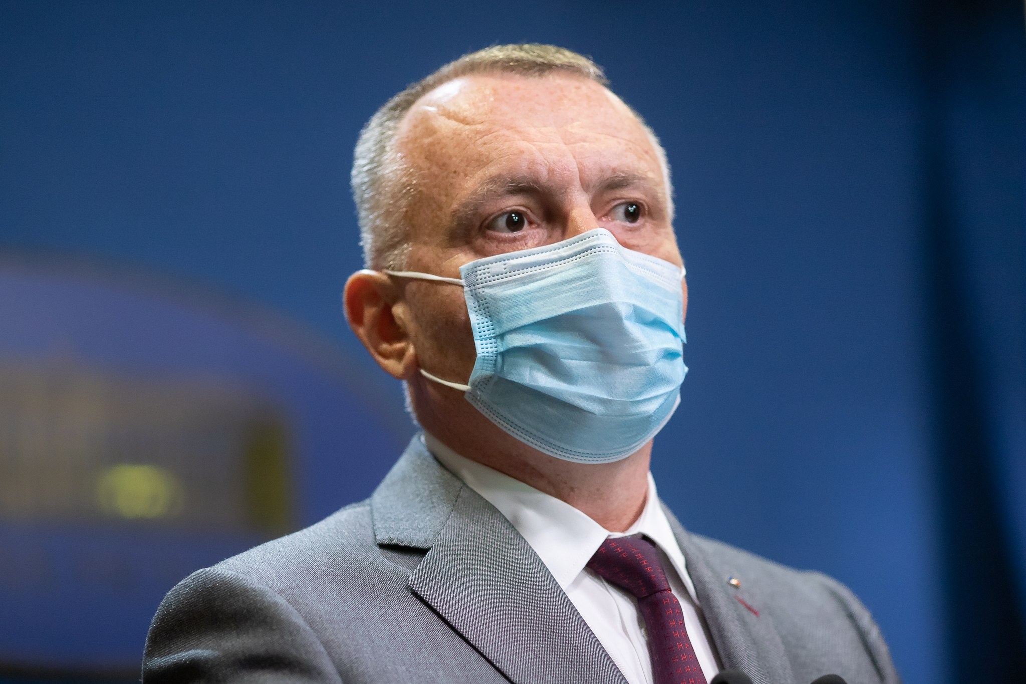 Sorin Cîmpeanu: Vreau să cred că elevii care au trecut în online, nu merg în colectivități sau mall-uri să se infecteze