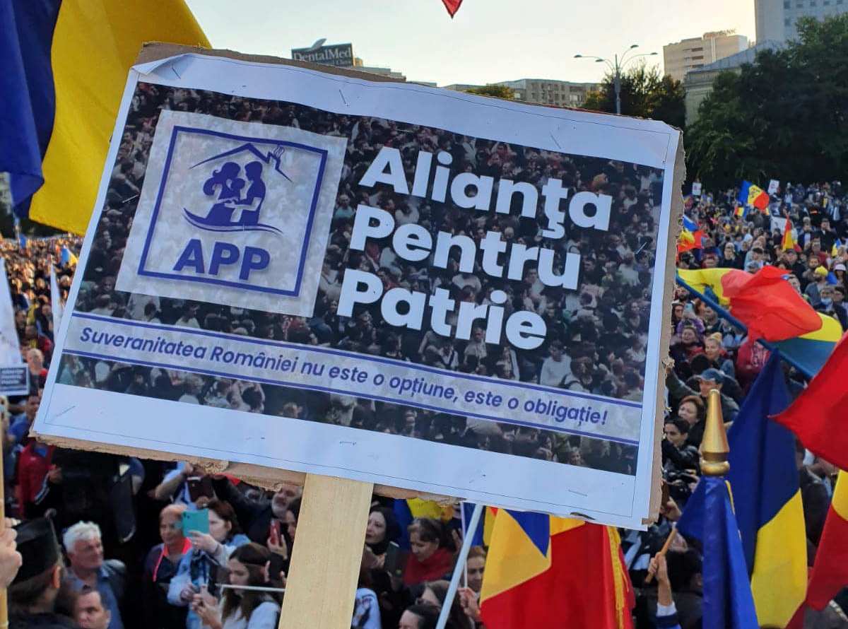 Românii îşi pun speranţa în Alianţa Pentru Patrie, un nou partid pe scena politică