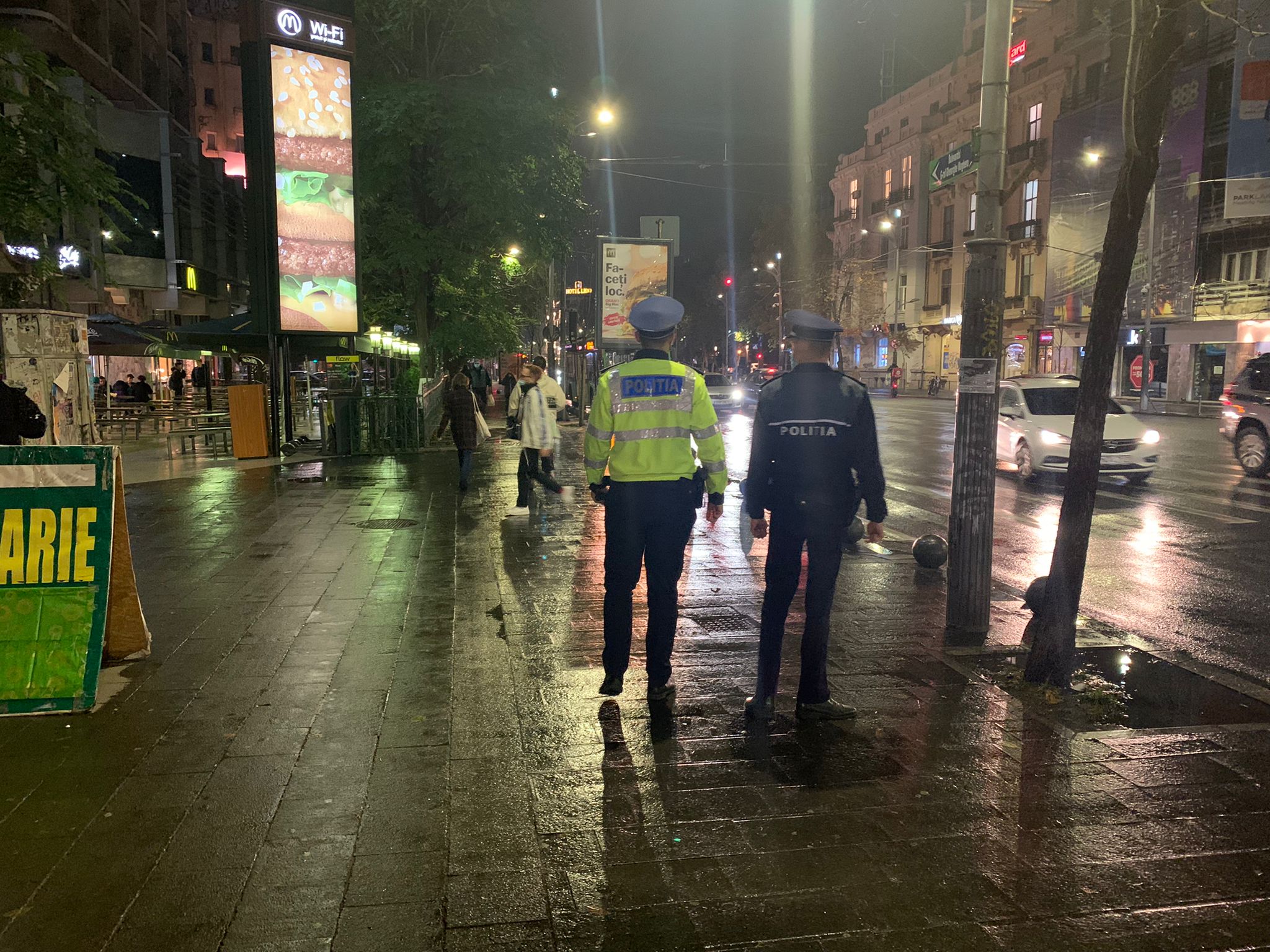 Controale în zonele aglomerate, la metrou și în autobuze, în ziua cu cea mai mare rată de incidență din București. Ce amendă poți primi dacă nu porți mască de protecție (FOTO, VIDEO)