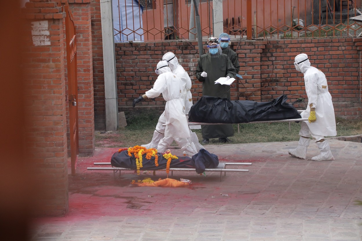 EXCLUSIV. S-a dublat numărul de incinerări. Muribunzii COVID-19 cer să fie arși!