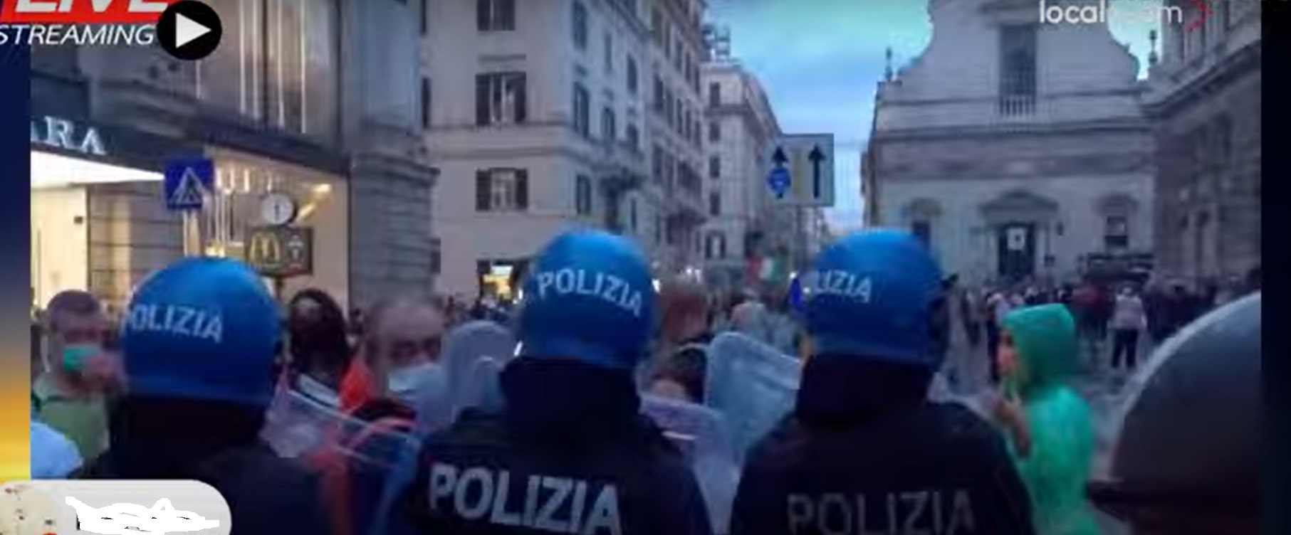 Proteste cu violențe la Roma împotriva obligativității certificatului verde la locul de muncă. Angajații nevaccinați, amenințați cu suspendarea fără plată