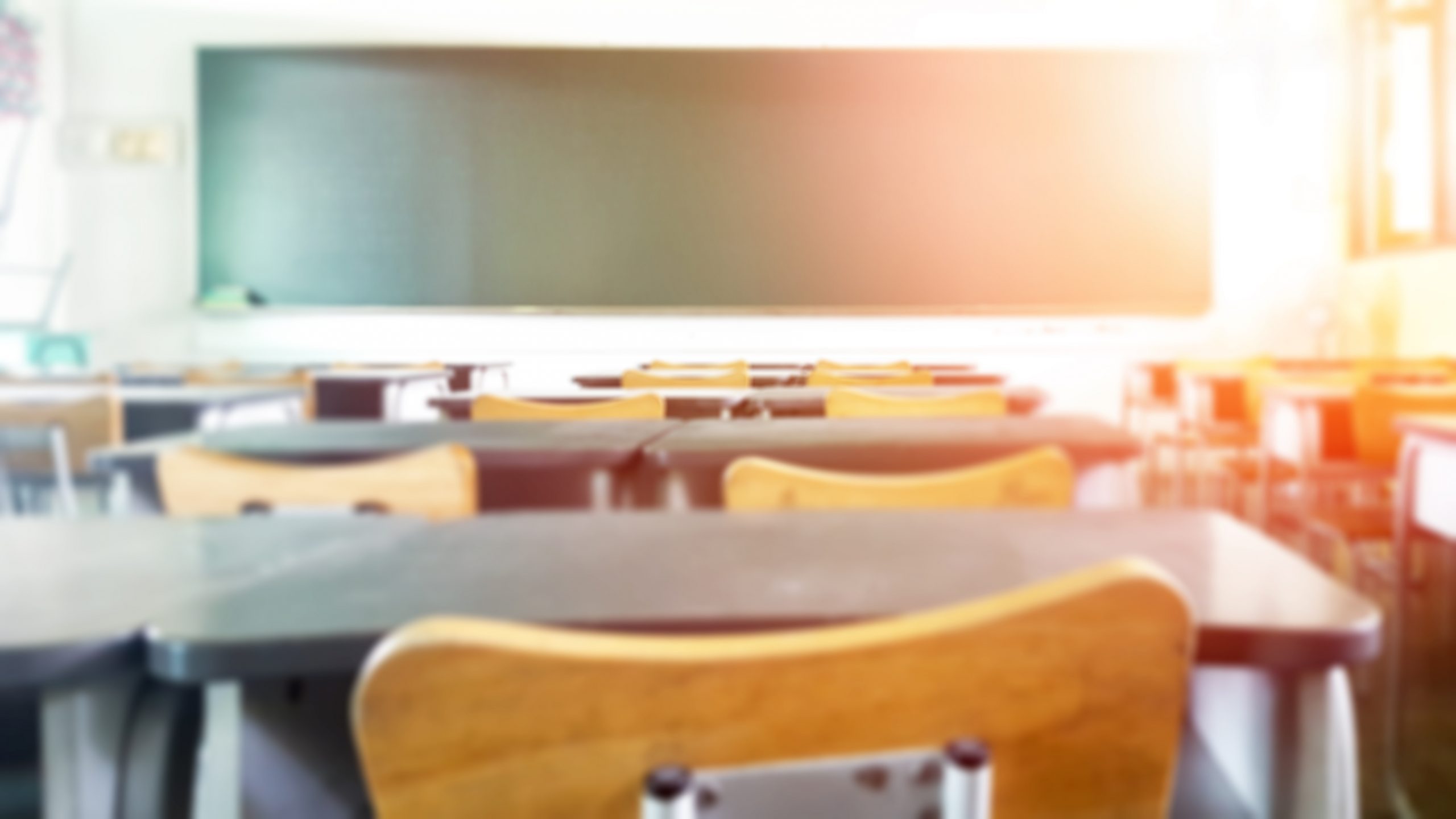 8 ȘTIRI DE LA ORA 8. A fost publicat calendarul examenelor și al vacanțelor din noua structură a anului școlar 2021-2022