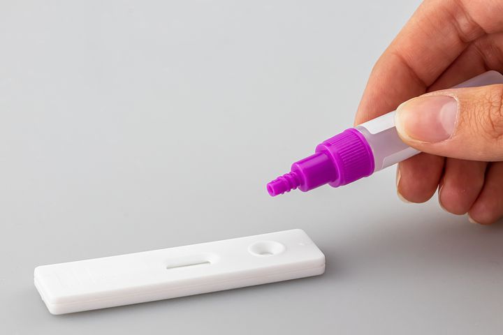 Testele PCR rămân eficiente în detectarea variantei Omicron a coronavirusului