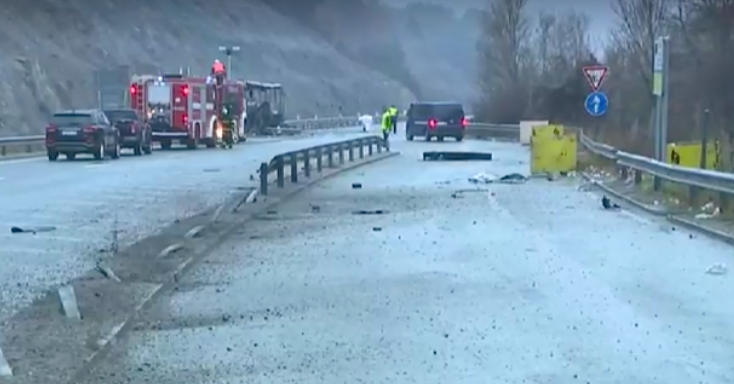 Cel puțin 45 de morți în Bulgaria, după ce un autocar a luat foc pe autostradă. Printre victime se află și copii