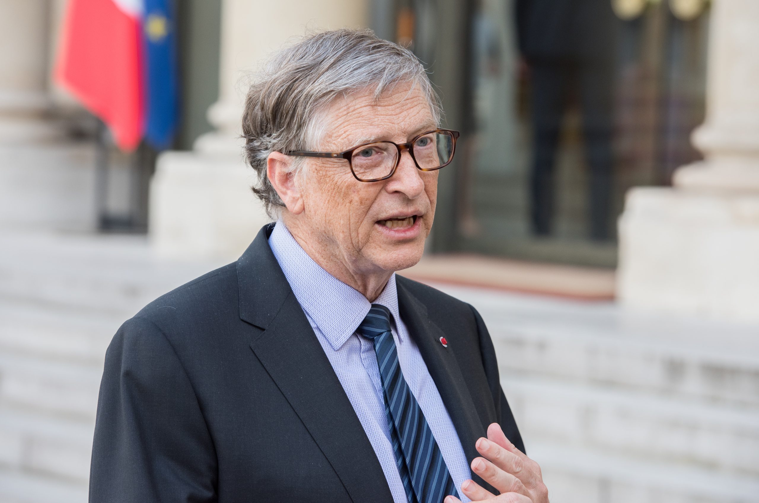 Decesele de Covid-19 vor scădea „dramatic” în 2022 și rata de mortalitate va fi ca la gripă, spune Bill Gates