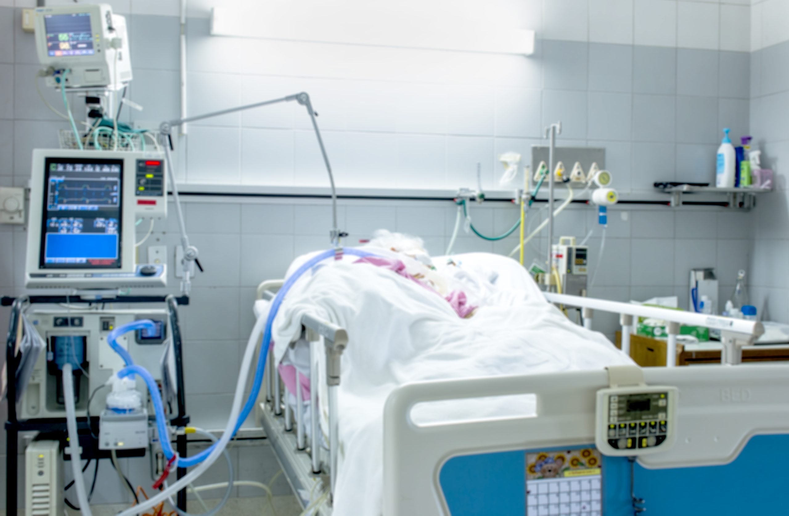 Plângere penală pe numele medicului din Deva care a operat un pacient pe partea greșită a capului