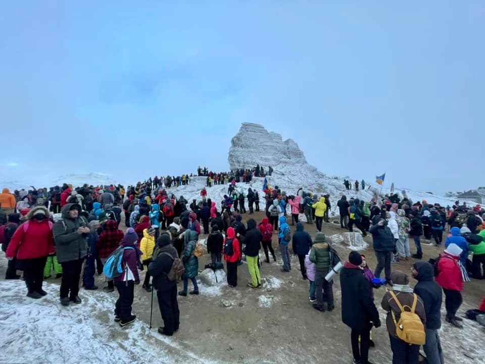 VIDEO&FOTO| Mii de turiști s-au înghesuit la Sfinx, să vadă dacă apare piramida cu „puteri miraculoase”. A fost nevoie de intervenția Salvamontului