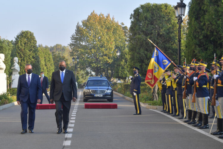 Vasile Dîncu a vorbit cu omologul său american despre suplimentarea trupelor SUA Vasile Dîncu a vorbit cu omologul său american despre suplimentarea trupelor SUA