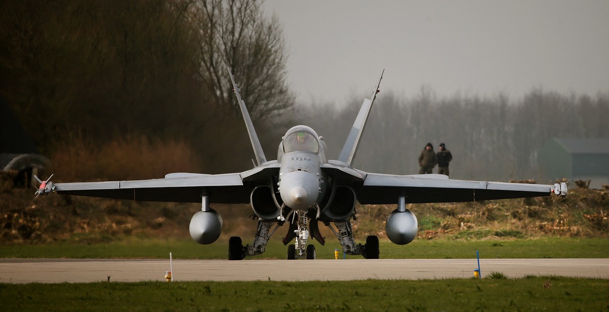 Încă opt avioane americane F-15 au ajuns în Polonia, în contextul tensiunilor cu Rusia