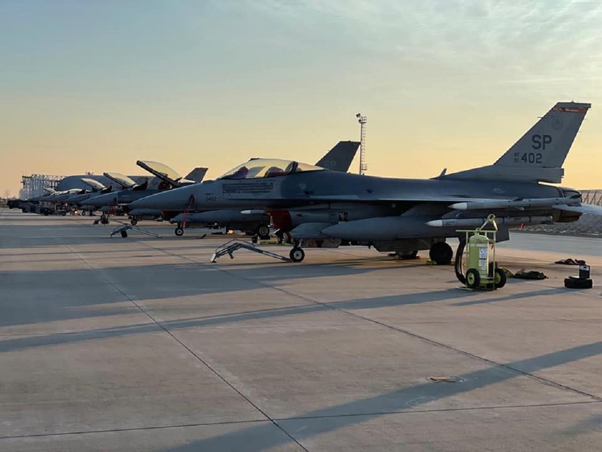 Opt aeronave F-16 Fighting Falcon ale Forțelor Aeriene din SUA au ajuns în România