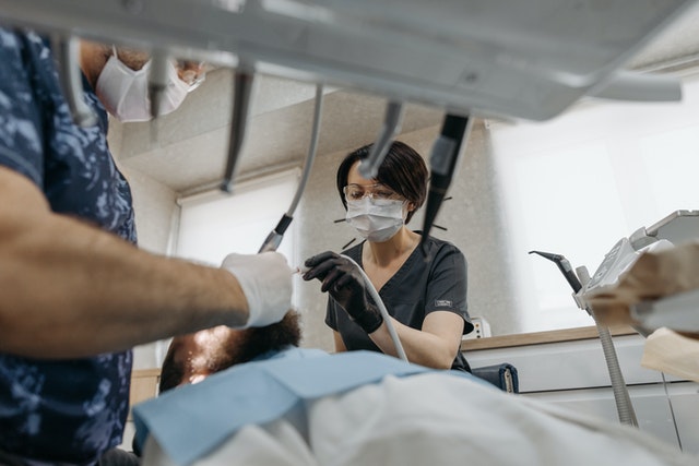Fast Fixed – Implant dentar imediat pentru estetica ta