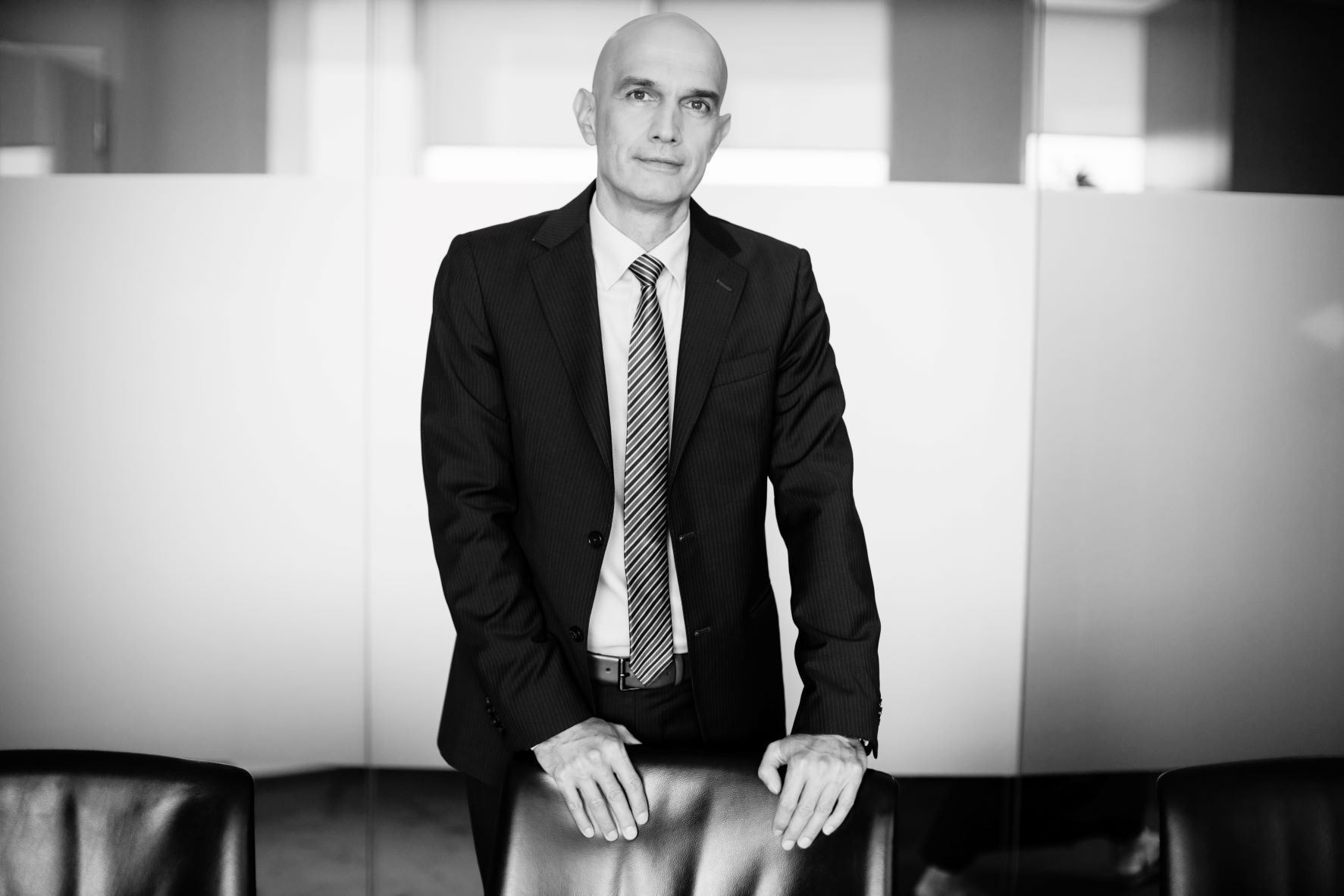 Vladimir Kalinov, vicepreședinte Raiffeisen Bank: „Este un mit că banca îl pândește pe clientul cu probleme ca să îi ia casa. Nu ne ocupăm cu imobilele și nici nu suntem interesați!”