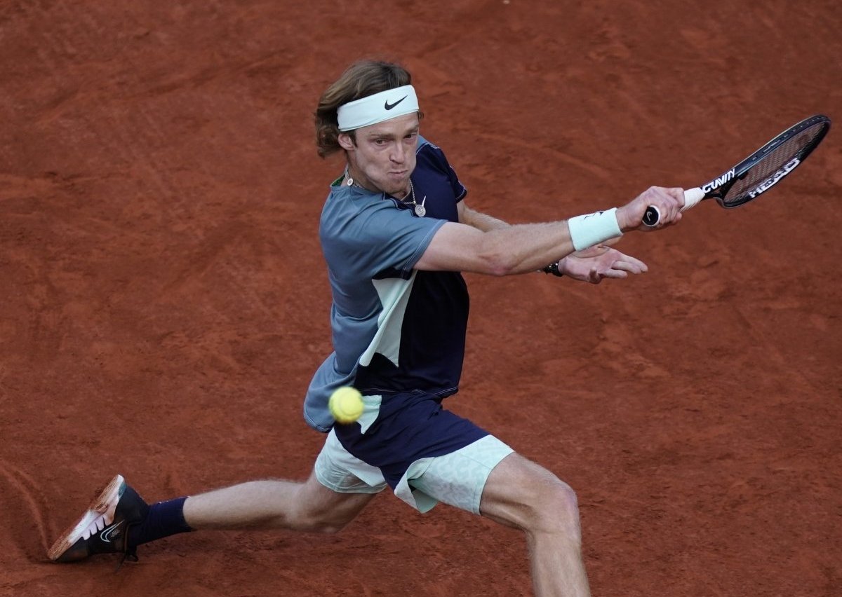 Andrey Rublev, în sferturi la Roland Garros după abandonul adversarului