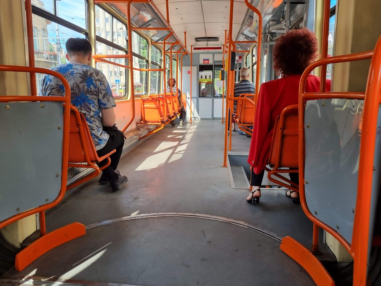 STB a cheltuit în 2021 peste 12 milioane de lei pentru curățarea mijlocelor de transport / Cât de des sunt spălate autobuzele și tramvaiele