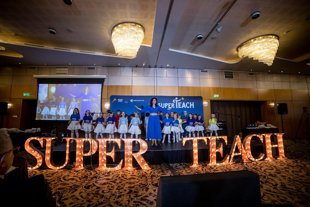 Cum s-a desfăşurat cea de-a 4 a ediţie din Gala SuperTeach 2022 „Children First”?