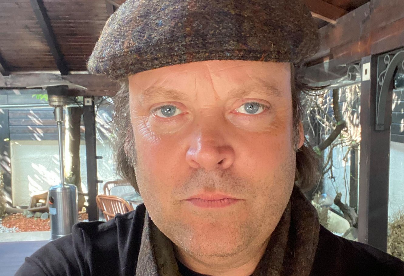 Ce vârste au principalii suspecți care l-ar fi jefuit pe Charlie Ottley și despre care jurnalistul britanic a spus că erau bine antrenați