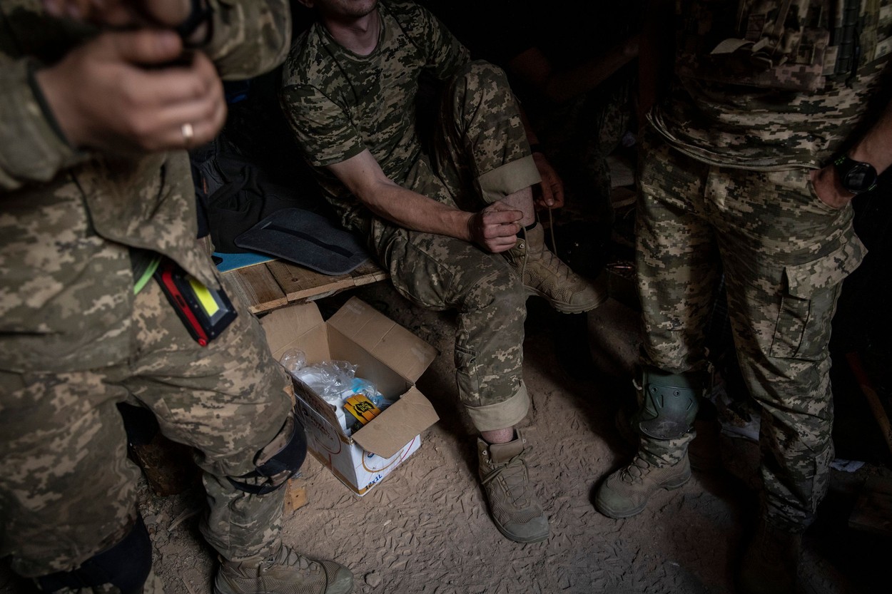 Escroci care înșelau rudele soldaților ucraineni dispăruți sau uciși, demascați de Serviciul Secret