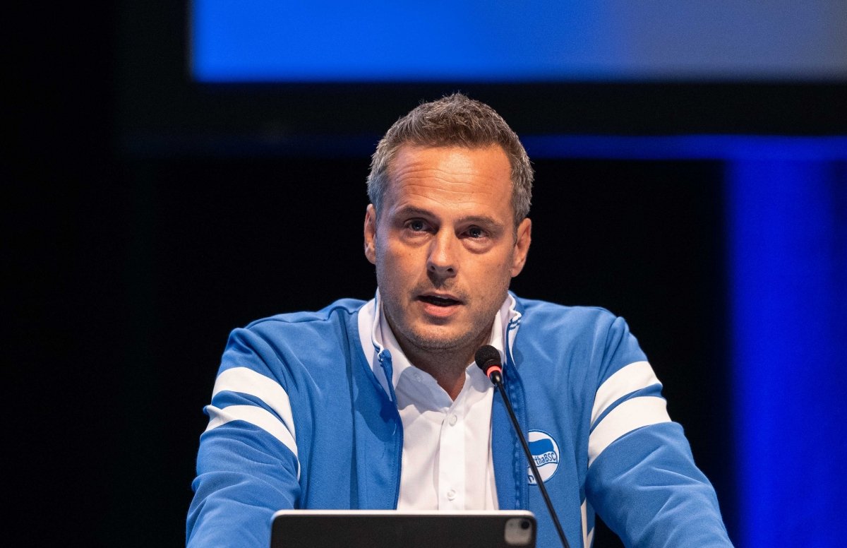 Interzis de trei ori pe stadion, un fost lider al suporterilor a devenit preşedintele clubului Hertha Berlin