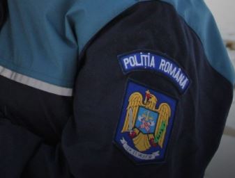 Polițist sibian, surprins în timp ce încerca să fure produse în valoare de 52 de lei dintr-un magazin