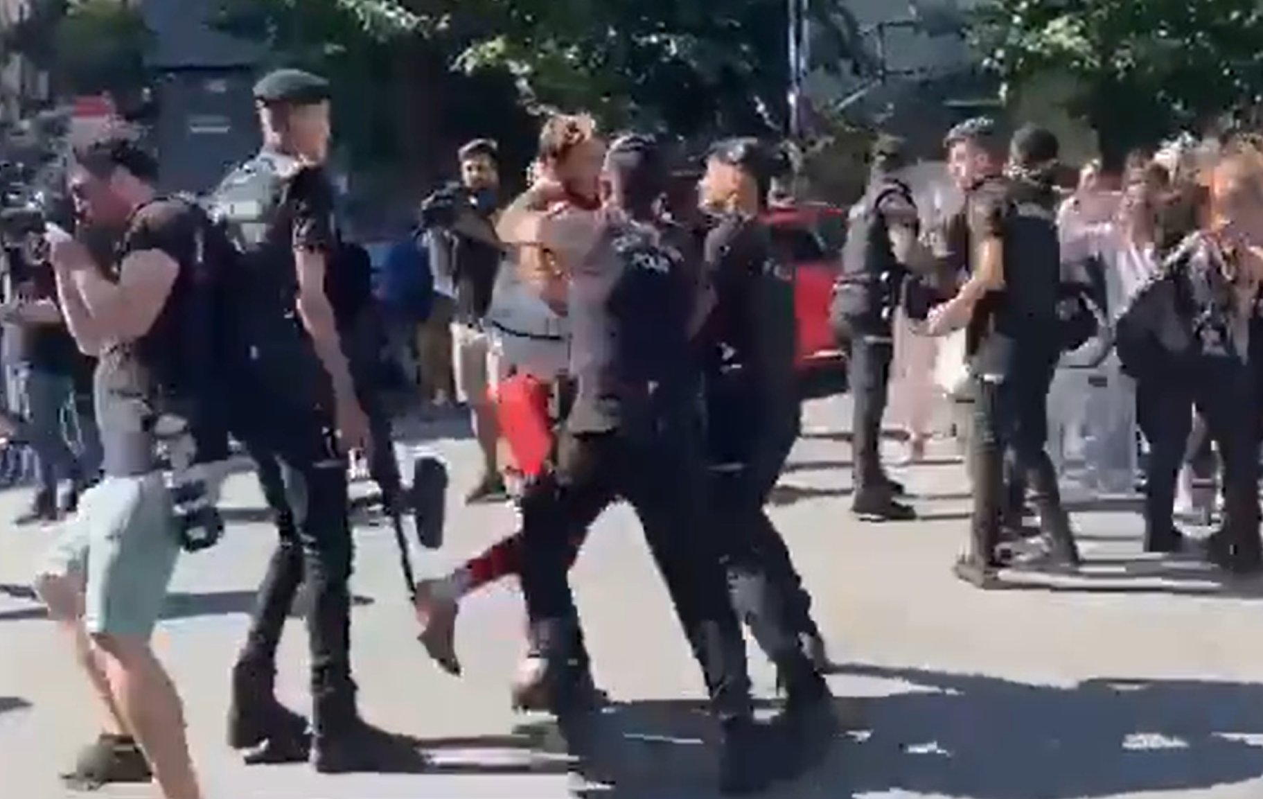 VIDEO Peste 200 de persoane, printre care jurnaliști, au fost arestate la Marșul Pride al comunității LGBT din Istanbul