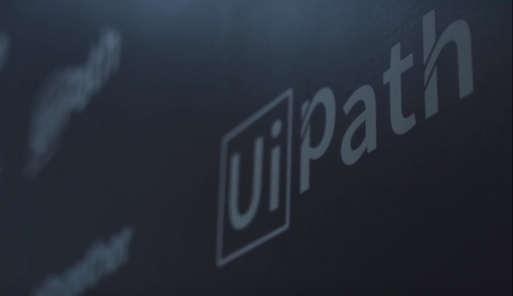​UiPath disponibilizează personal, a doua oară în 3 ani